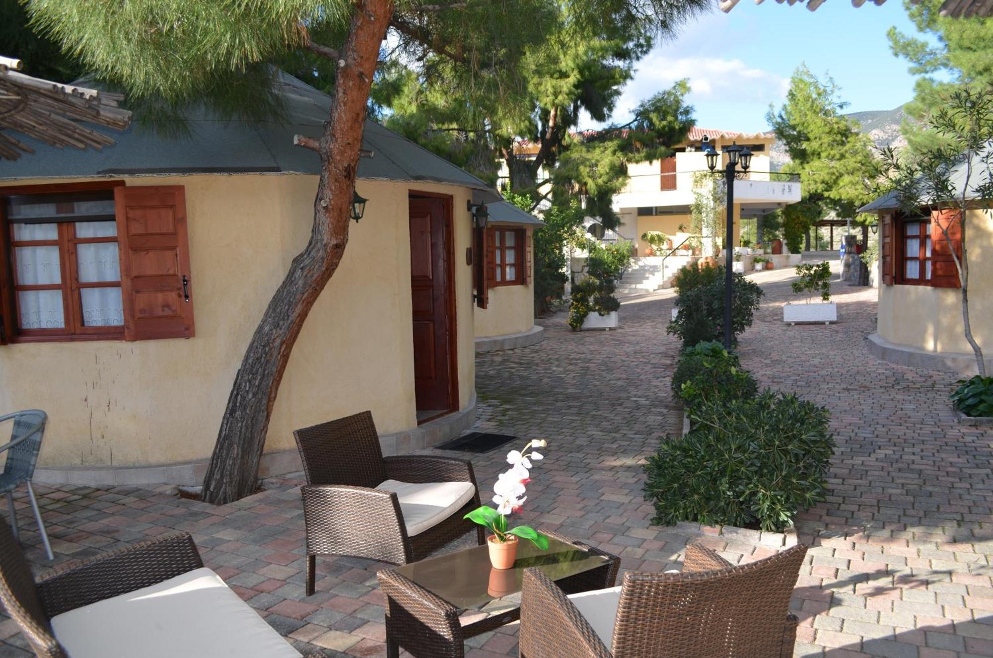 Chrissa Camping Rooms & Bungalows Delphi Exterior foto